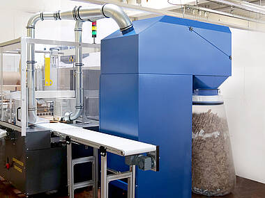 Decentralised extraction of the paper strip with shredding and compression